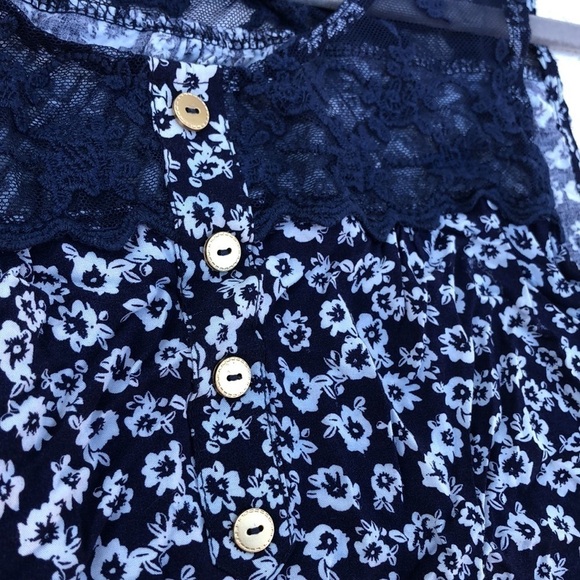 OBOE Crop Lace Top l SIZE M - Picture 3 of 6